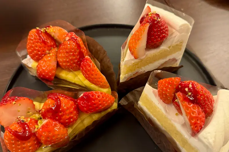 苺の二重奏 BASEL ショートケーキとタルト
