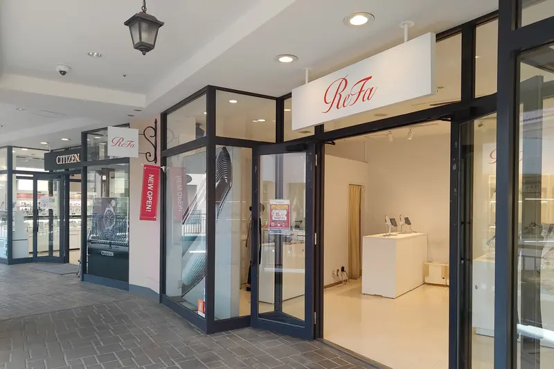 「三井アウトレットパーク多摩南大沢」2階に2026年2月21日にオープンした美容用品店「ReFa」外観