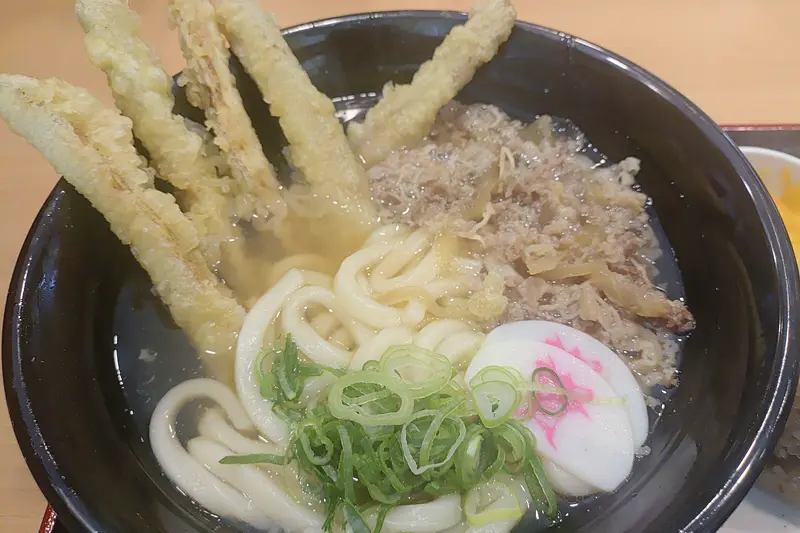「資さんうどん八王子大和田店」肉ごぼ天うどん(ごぼてん5本)