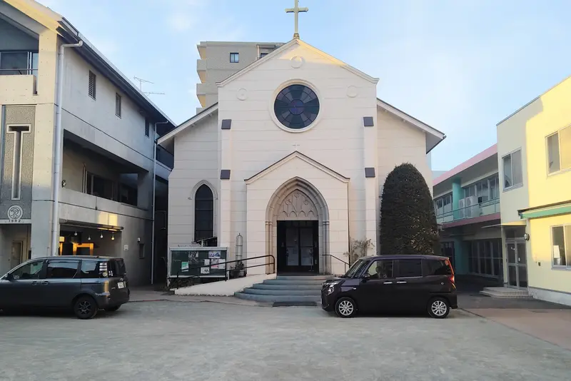 「本町幼稚園」中央奥に位置するお御堂