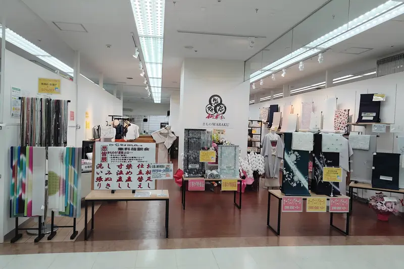 京王堀之内駅直結「VIA」長池2階に「呉服専門店WARAKU」外観