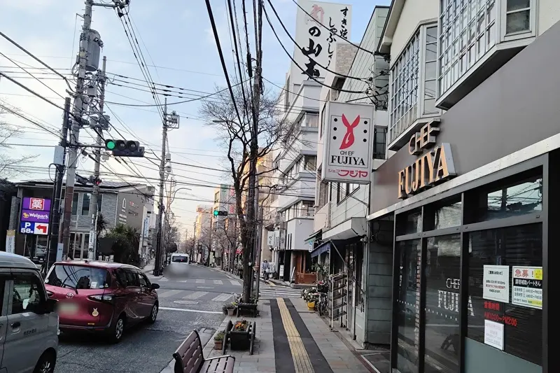 「本町幼稚園」までの道順は、みずき通りにある「CHEF FUJITA」の先の交差点を左折