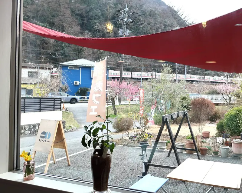 コーヒーアドベンチャー_内観_京王線