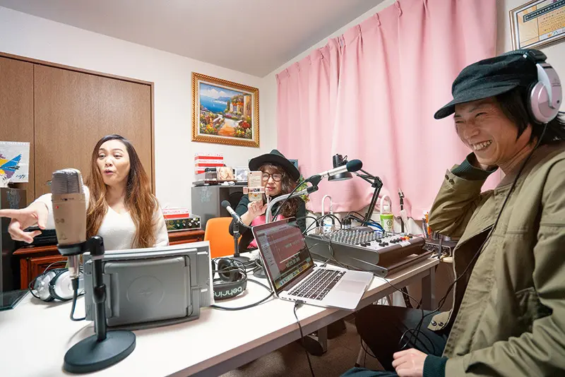 八王子FMのスタジオ｜ラジオ番組『愛 LOVE 八王子』八王子ジャーニー出演