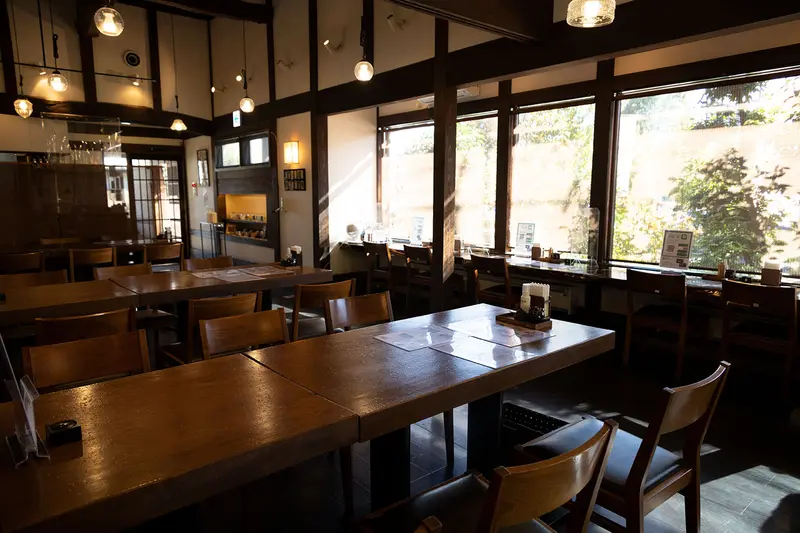 うどん開都店内