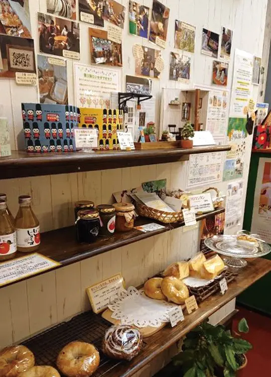 よこよんカフェ店内
