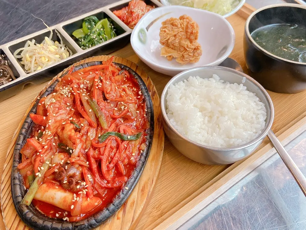 本格韓国料理定食がALL1000円！駅前『豚キング』の新ランチメニュー