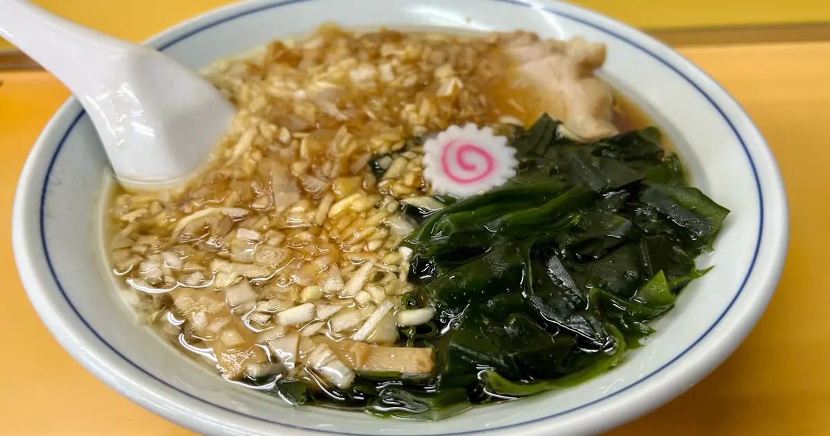 昭和の雰囲気漂う店『ラーメン専門 トモエ』のワカメ入り八王子