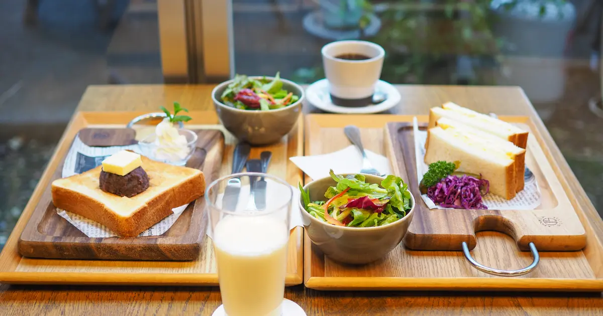 高尾山でモーニングなら『タカオネキッチン』朝から自然の空気で