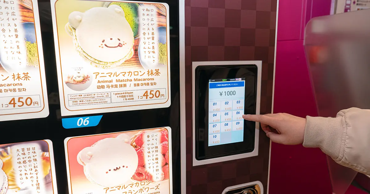 八王子初？！八王子オーパにマカロン自動販売機が登場！早速レポしてき