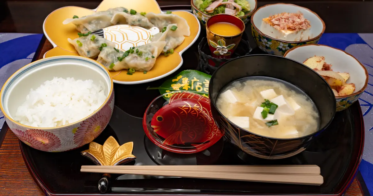 餃子 完全予約制の隠れ家『いづみの森』で博多餃子ランチ！アートに囲まれ