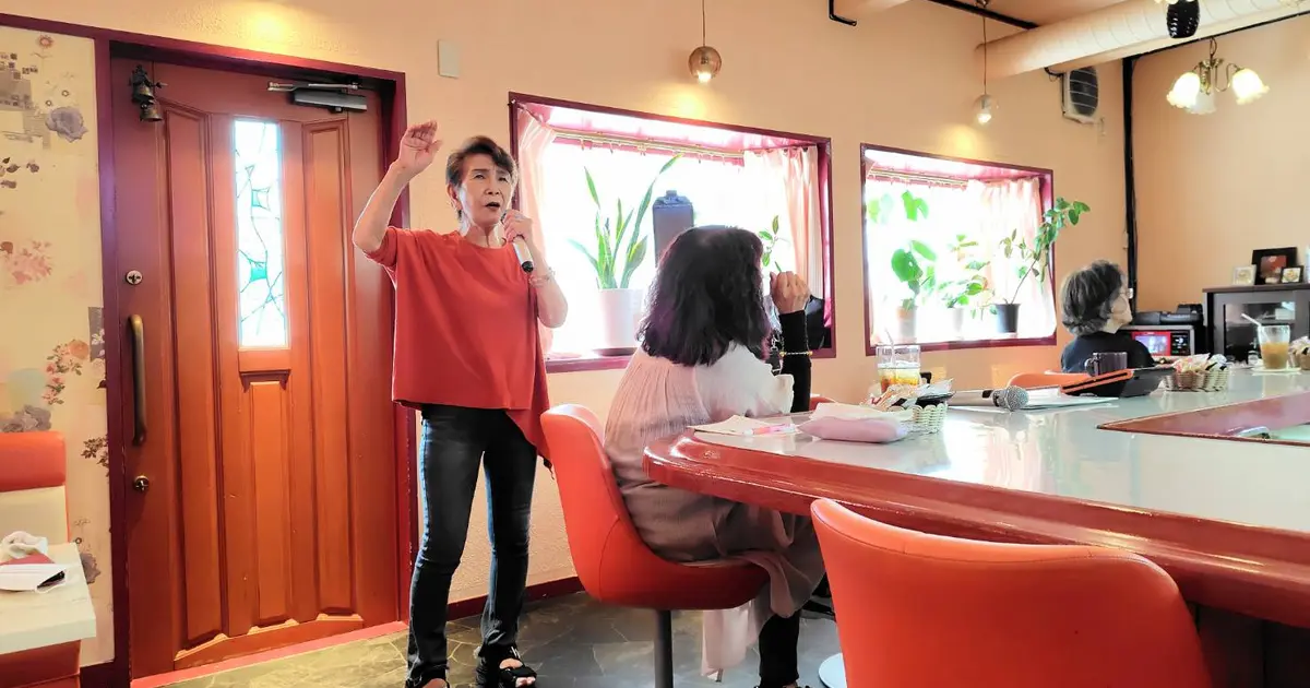 70代女子も週2通い！？昼カラで盛り上がる『スナックかぼちゃ』に潜入