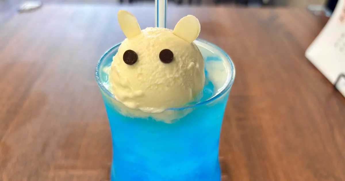 ネコ？ウサギ？かわいいクリームソーダが話題！『3052cafe』オープン