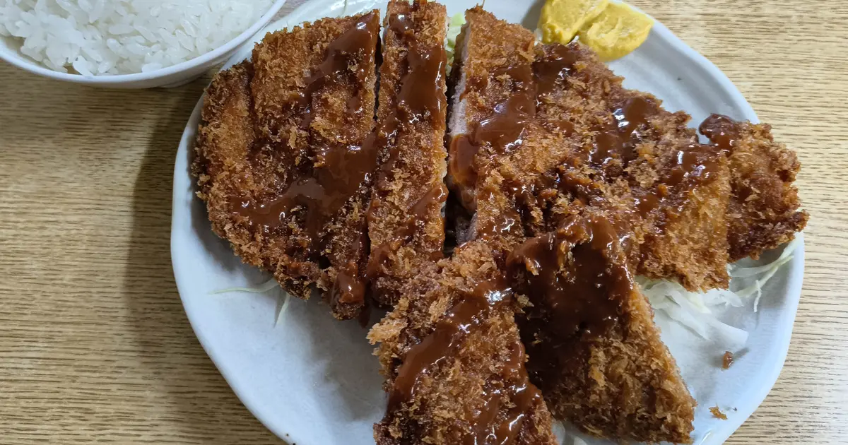これで800円の衝撃！八王子の昭和レトロな老舗とんかつ店で『特大