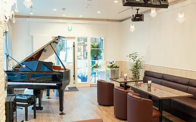 【閉店】Grand Blue(グランド ブルー)｜ピアノのあるカフェ&バーが八王子ドンキ近くに!!
