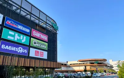 GU イーアス高尾店