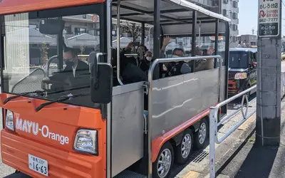 低速電動バス『MAYU号』の実験始まる 脱炭素・高齢者が元気に暮らせる街に