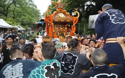 階段を登る神輿！『高宰神社例大祭』怒涛のエンディングは迫力満点！