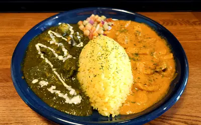 グルテンフリーの極上スパイスカレーを堪能『CURRY LOUNGE ハーフ＆ハーフ』