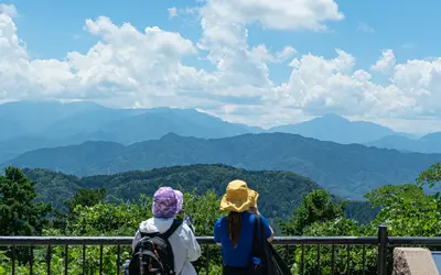 高尾山のその先へ──奥高尾で味わう、かき氷×八王子ラーメンの“ひんやり山頂めし”