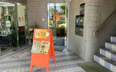 朝から癒やされる！新オープンの“ワンコインおにぎり朝食”が働く人に人気沸騰中