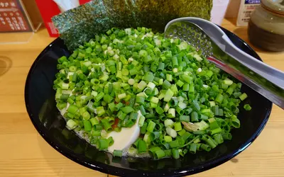 八王子の人気豚骨ラーメン店が閉店。まさかの“大胆転身”で新系統に！？