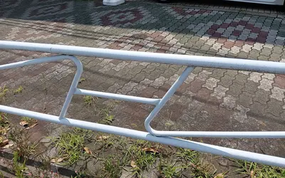 道に隠れたメッセージ？八王子のガードレールと道路の秘密