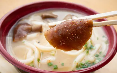 「鬼滅の刃」聖地・景信山で絶品なめこうどん！静けさと涼を満喫する沢沿いの山旅へ