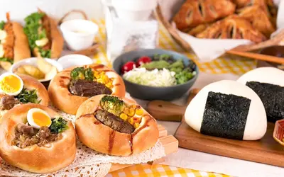 ハンバーグもすき焼きもパンに！？ペンギンベーカリー『夜ごぱんフェア』が話題