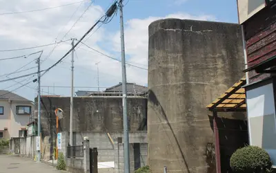 ナニコレ珍百景in八王子｜長房町 庭に巨大なコンクリートの塊！