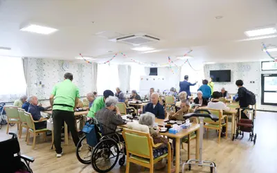 スシローの味を高齢者施設でも｜『アンジェス八王子』で月に一度のお楽しみ