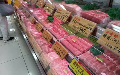 あの味のヒミツはプロの技！地元に愛され続ける『肉の富士屋』