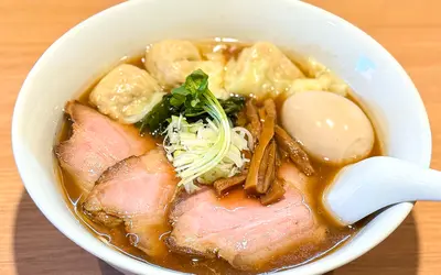 魚介×鶏×豚が織りなす奥深い旨み。八王子大横町で味わう淡麗系の上品な一杯