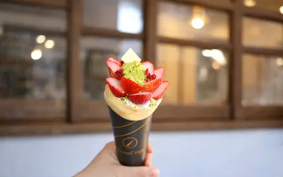 あの『Twins crepe』が帰ってきた。パリの街角を思わせる特別なクレープの世界へ