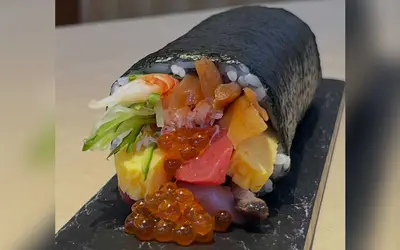 恵方巻きの予定、もう決めた？断面ぎっしり、11種の具材がこぼれ落ちる限定の1本