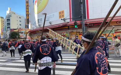 新春の八王子を締めくくる。1/7ユーロードで伝統のはしご乗り＆芸者の舞