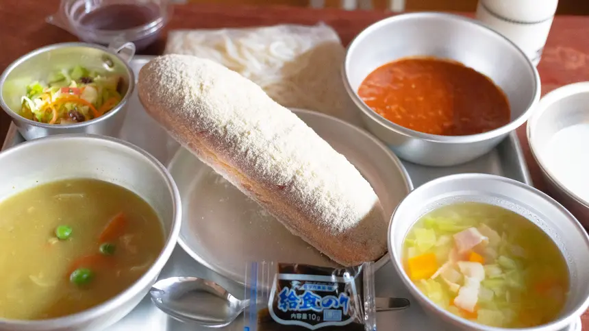 給食のおばさん カフェテリア