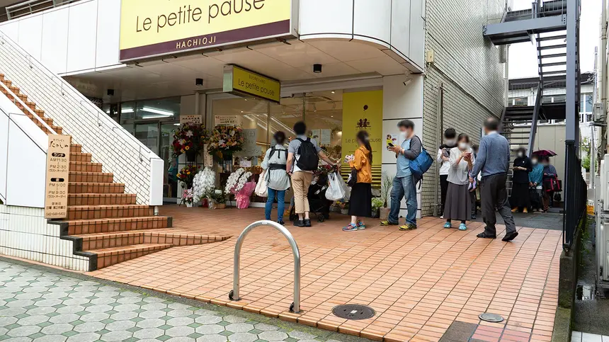 北野駅でいま話題！『ル プティット ポーズ』開店前に並んでケーキを購入!!