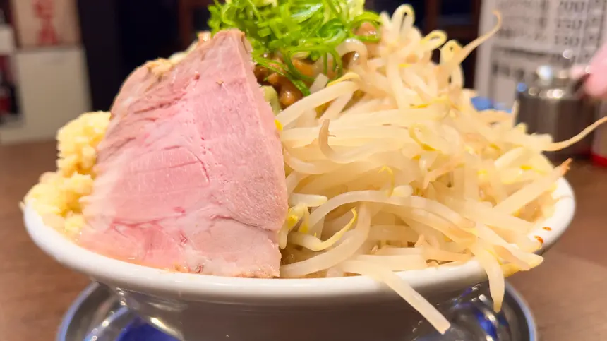【閉店】『豚骨ソバ かなえ』西八王子駅前で“二郎風”が食べられるって知ってた！？