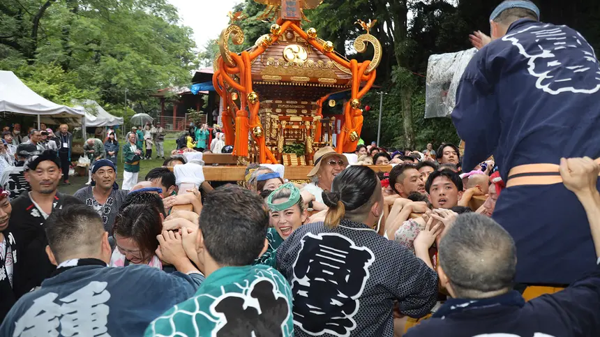 階段を登る神輿！『高宰神社例大祭』怒涛のエンディングは迫力満点！