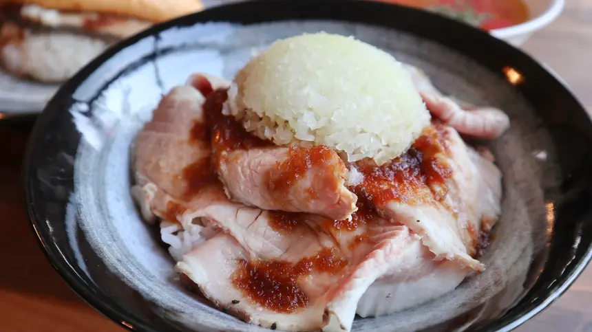 八王子新名物ハロポー丼！『八王子ローストポーク丼の店 元八王子店』みんなでハロポる？