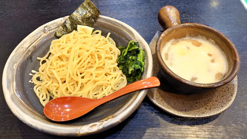 ぐつぐつ系鶏白湯つけ麺を堪能できる『鶏白湯専門店 つけ麺まるや 八王子楢原店』