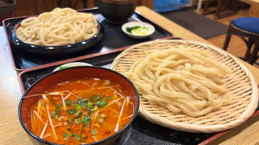 リピーター続出の『武蔵野うどん たまや』自家製ワシワシ麺をガッツリつけ麺スタイルで！