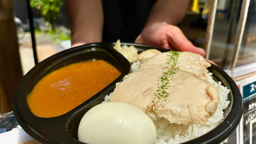 国産鶏カレー&パリもちクレープが話題!富士森公園横の『8kitchenミヤ』でこだわりグルメを堪能!