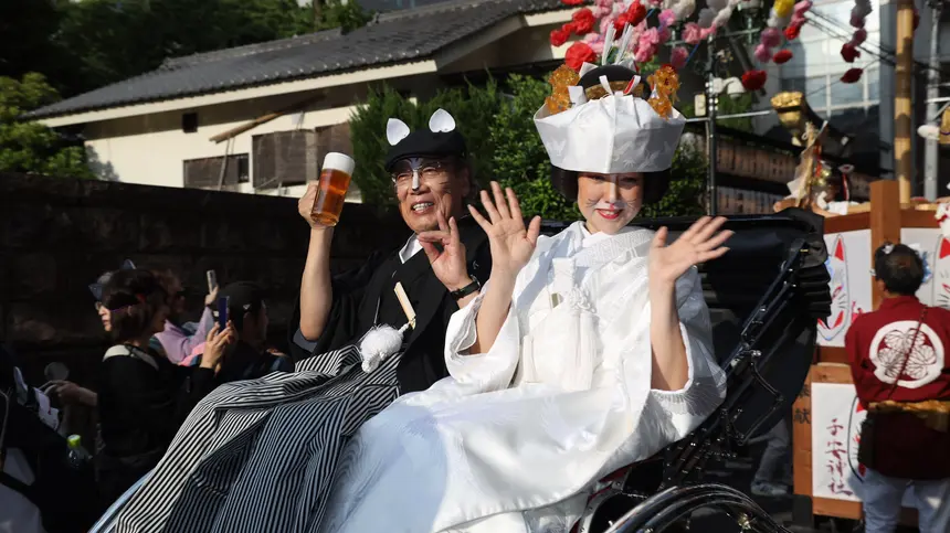 【きつね祭 開催レポ】仮装で街が一変!和装と化粧で楽しむ“きつねの行列”
