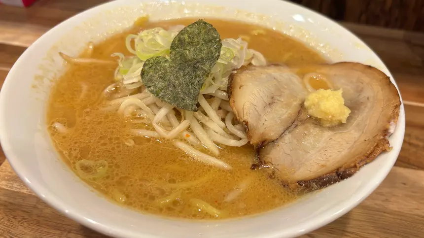 これは行くしかない…!1周年で“ラーメン3種500円”の太っ腹イベント開催!