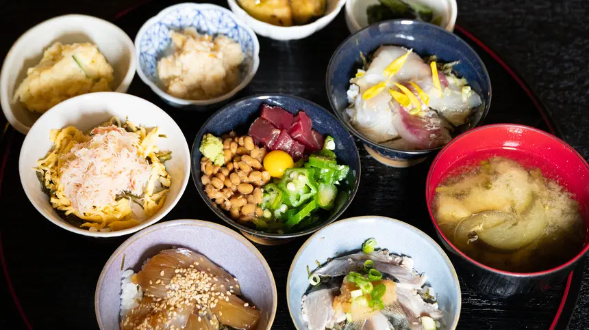 【編集部の日常】「赤字では?」と思わせる海鮮丼の数々!『酒菜』のランチが本気すぎた