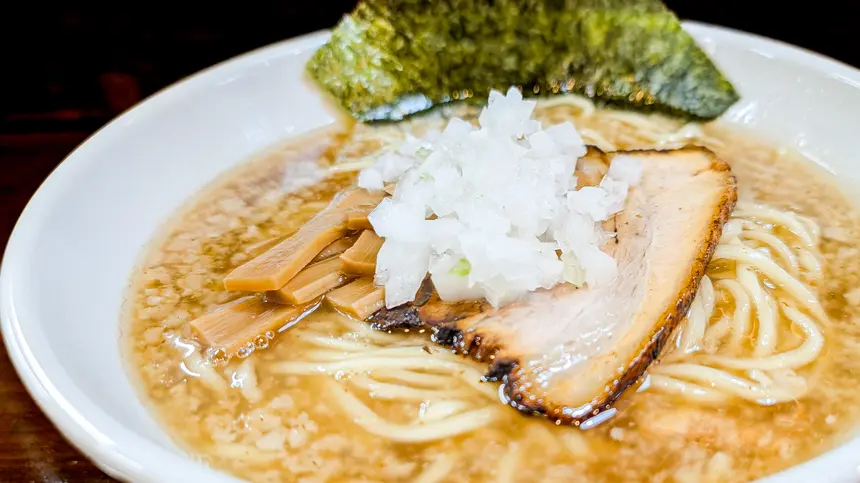 煮干し×豚骨×背脂!700杯食した探究心が生んだ進化系八王子ラーメン『響』