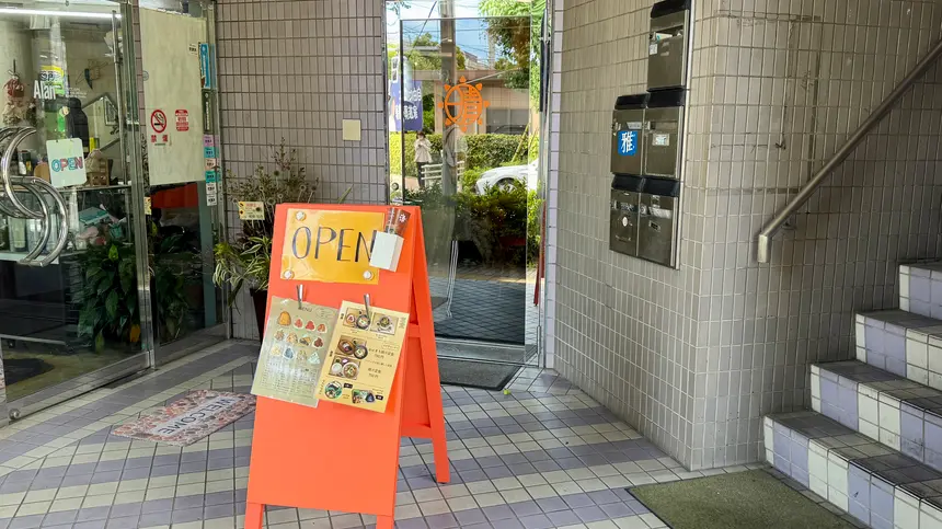 朝から癒やされる!新オープンの“ワンコインおにぎり朝食”が働く人に人気沸騰中