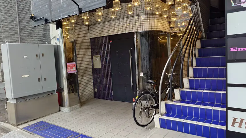 ラーメン激戦区に新店！自慢のスープが光る家系の新星、登場間近